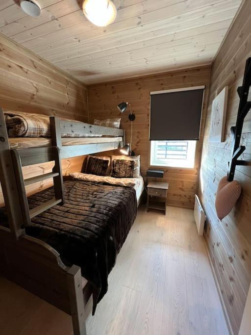 Chaletmons, Stor Trivelig I Myrkdalen
